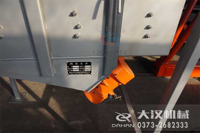 520吊掛式直線振動篩細節 520吊掛式直線振動篩細節